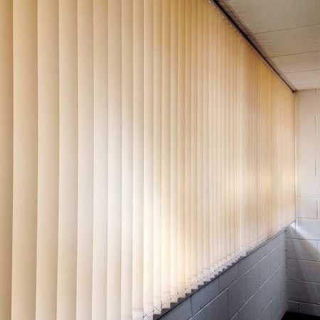 Жалюзи вертикальные пластиковые бежевые